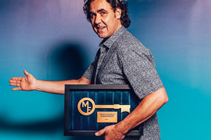 Micky Flanagan presented with key to The O2