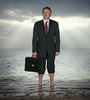 Reggie Perrin. Reggie Perrin (Martin Clunes). Copyright: Objective Productions. Reggie Perrin. Reggie Perrin (Martin Clunes). Copyright: Objective Productions.