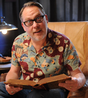 Crackanory. Vic Reeves. Copyright: Tiger Aspect Productions. Crackanory. Vic Reeves. Copyright: Tiger Aspect Productions.