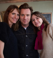 Doll & Em. Image shows from L to R: Doll (Dolly Wells), Ewan McGregor, Em (Emily Mortimer). Copyright: King Bee Productions / Revolution Films. Doll & Em. Image shows from L to R: Doll (Dolly Wells), Ewan McGregor, Em (Emily Mortimer). Copyright: King Bee Productions / Revolution Films.
