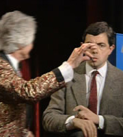 Mr. Bean. Image shows from L to R: Eddie Spangle (Alan Shaxon), Mr. Bean (Rowan Atkinson). Copyright: Tiger Aspect Productions. Mr. Bean. Image shows from L to R: Eddie Spangle (Alan Shaxon), Mr. Bean (Rowan Atkinson). Copyright: Tiger Aspect Productions.