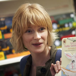 Outnumbered. Sue (Claire Skinner). Copyright: Hat Trick Productions. Outnumbered. Sue (Claire Skinner). Copyright: Hat Trick Productions.