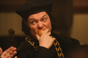 Drunk History. Thomas Cromwell (Mathew Horne). Copyright: Tiger Aspect Productions. Drunk History. Thomas Cromwell (Mathew Horne). Copyright: Tiger Aspect Productions.