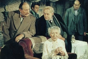 The Ladykillers. Image shows from L to R: Major Courtney (Cecil Parker), Harry Robinson (Peter Sellers), Professor Marcus (Alec Guinness), Mrs. Wilberforce (Katie Johnson), 'One-Round' Lawson (Danny Green). Copyright: Studio Canal. The Ladykillers. Image shows from L to R: Major Courtney (Cecil Parker), Harry Robinson (Peter Sellers), Professor Marcus (Alec Guinness), Mrs. Wilberforce (Katie Johnson), 'One-Round' Lawson (Danny Green). Copyright: Studio Canal.