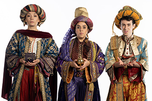 The Goes Wrong Show. Image shows from L to R: Vanessa (Bryony Corrigan), Annie (Nancy Zamit), Dennis (Jonathan Sayer). The Goes Wrong Show. Image shows from L to R: Vanessa (Bryony Corrigan), Annie (Nancy Zamit), Dennis (Jonathan Sayer).