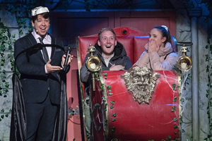 Michael McIntyre's Big Show. Image shows from L to R: Michael McIntyre, Daniel Walsh, Ailsa Walsh. Copyright: Hungry McBear. Michael McIntyre's Big Show. Image shows from L to R: Michael McIntyre, Daniel Walsh, Ailsa Walsh. Copyright: Hungry McBear.