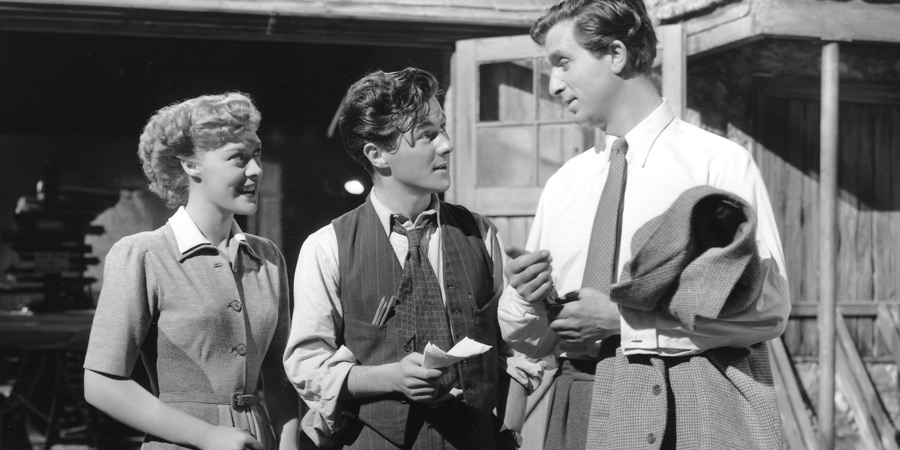 All Over The Town. Image shows from L to R: Beryl Hopper (Eleanor Summerfield), Gerald Vane (Cyril Cusack), Nathaniel Hearn (Norman Wooland). Copyright: ITV Studios. All Over The Town. Image shows from L to R: Beryl Hopper (Eleanor Summerfield), Gerald Vane (Cyril Cusack), Nathaniel Hearn (Norman Wooland). Copyright: ITV Studios.