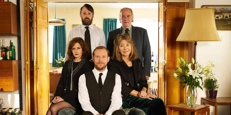 Back. Image shows from L to R: Cass (Louise Brealey), Stephen (David Mitchell), Andrew (Robert Webb), Uncle Geoff (Geoffrey McGivern), Ellen (Julia Deakin). Copyright: That Mitchell & Webb Company / Big Talk Productions. Back. Image shows from L to R: Cass (Louise Brealey), Stephen (David Mitchell), Andrew (Robert Webb), Uncle Geoff (Geoffrey McGivern), Ellen (Julia Deakin). Copyright: That Mitchell & Webb Company / Big Talk Productions.