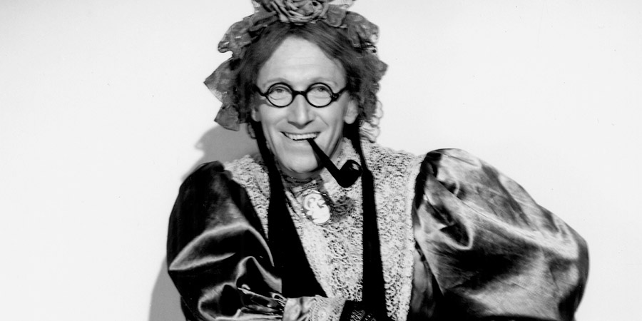 Charley's (Big-Hearted) Aunt. Arthur Linden (Arthur Askey). Copyright: Gainsborough Pictures 1928 Limited. Charley's (Big-Hearted) Aunt. Arthur Linden (Arthur Askey). Copyright: Gainsborough Pictures 1928 Limited.