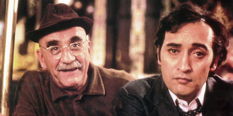 Foreign Body. Image shows from L to R: Warren Mitchell, Victor Bannerjee. Copyright: Rank Organisation. Foreign Body. Image shows from L to R: Warren Mitchell, Victor Bannerjee. Copyright: Rank Organisation.