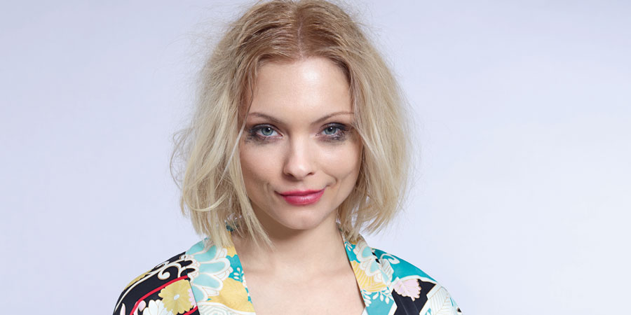 Myanna buring hot