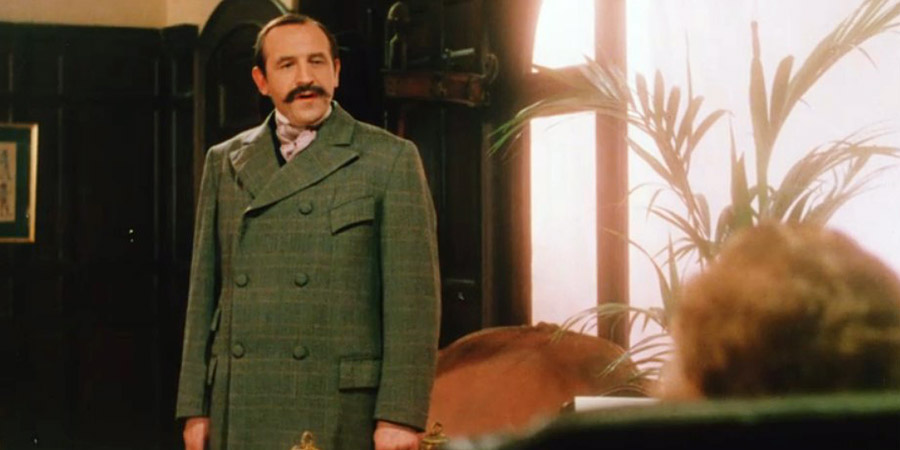 Le Petomane. Joseph Pujol (Leonard Rossiter). Le Petomane. Joseph Pujol (Leonard Rossiter).