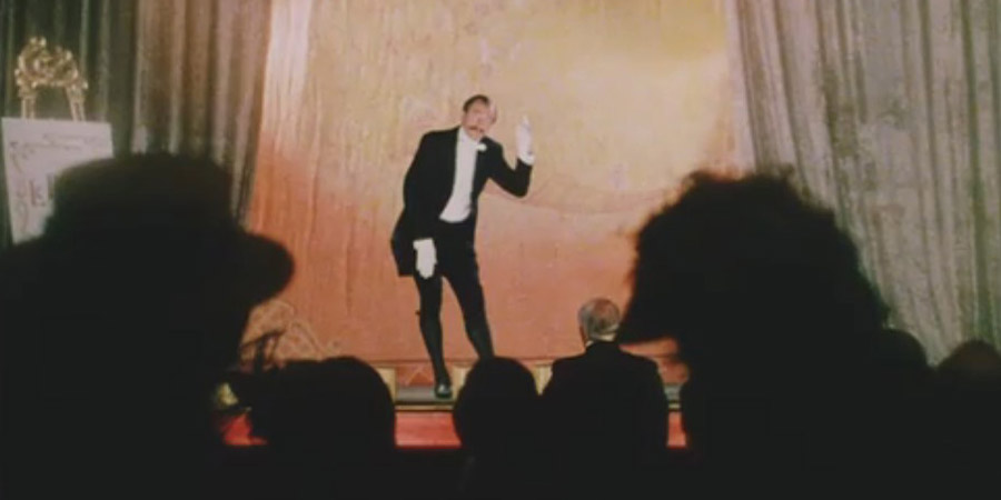 Le Petomane. Joseph Pujol (Leonard Rossiter). Le Petomane. Joseph Pujol (Leonard Rossiter).