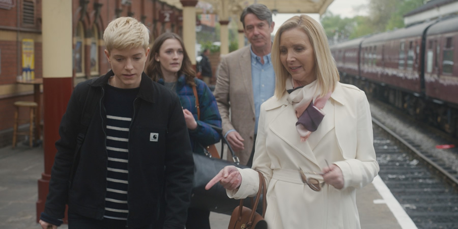 Feel Good. Image shows from L to R: Mae (Mae Martin), George (Charlotte Ritchie), Father (Adrian Lukis), Linda (Lisa Kudrow). Copyright: Objective Productions. Feel Good. Image shows from L to R: Mae (Mae Martin), George (Charlotte Ritchie), Father (Adrian Lukis), Linda (Lisa Kudrow). Copyright: Objective Productions.