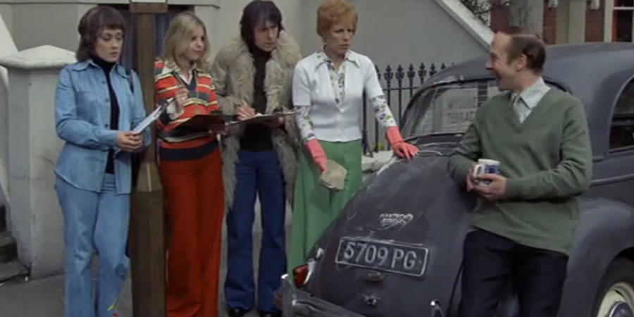 Man About The House. Image shows from L to R: Chrissy Plummer (Paula Wilcox), Jo (Sally Thomsett), Robin Tripp (Richard O'Sullivan), Mildred Roper (Yootha Joyce), George Roper (Brian Murphy). Copyright: Hammer Film Productions. Man About The House. Image shows from L to R: Chrissy Plummer (Paula Wilcox), Jo (Sally Thomsett), Robin Tripp (Richard O'Sullivan), Mildred Roper (Yootha Joyce), George Roper (Brian Murphy). Copyright: Hammer Film Productions.