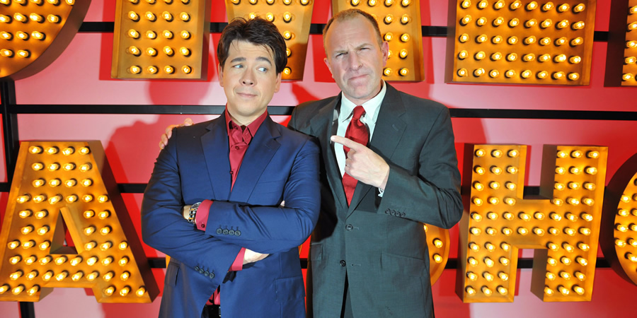 Michael McIntyre's Comedy Roadshow. Image shows from L to R: Michael McIntyre, Simon Evans. Copyright: Open Mike Productions. Michael McIntyre's Comedy Roadshow. Image shows from L to R: Michael McIntyre, Simon Evans. Copyright: Open Mike Productions.