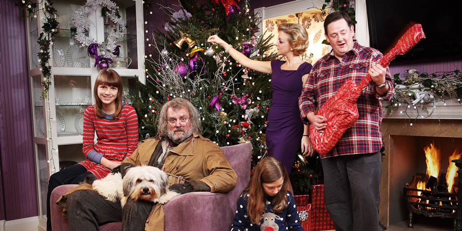 Mr Stink. Image shows from L to R: Chloe (Nell Tiger Free), Mr Stink (Hugh Bonneville), Pippa (Jemma Donovan), Mother (Sheridan Smith), Dad (Johnny Vegas). Mr Stink. Image shows from L to R: Chloe (Nell Tiger Free), Mr Stink (Hugh Bonneville), Pippa (Jemma Donovan), Mother (Sheridan Smith), Dad (Johnny Vegas).