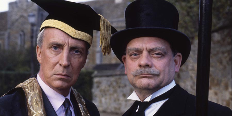 Porterhouse Blue. Image shows from L to R: Sir Godber Evans (Ian Richardson), Skullion (David Jason). Copyright: Picture Partnership Productions. Porterhouse Blue. Image shows from L to R: Sir Godber Evans (Ian Richardson), Skullion (David Jason). Copyright: Picture Partnership Productions.