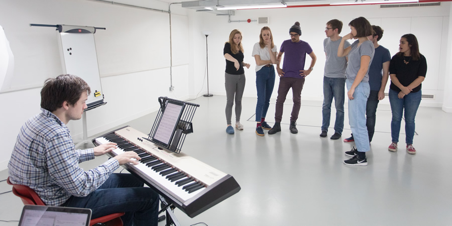 Ricky Whittington rehearsals. Copyright: Claire Haigh. Ricky Whittington rehearsals. Copyright: Claire Haigh.