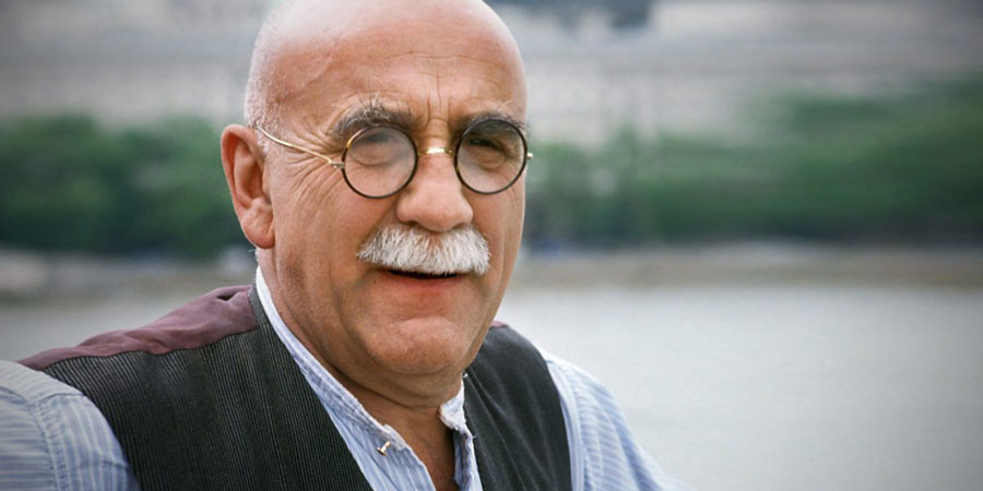 Till Death Us Do Part. Alf Garnett (Warren Mitchell). Copyright: BBC. Till Death Us Do Part. Alf Garnett (Warren Mitchell). Copyright: BBC.