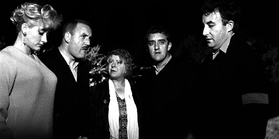 Two Way Stretch. Image shows from L to R: Ethel (Liz Fraser), George 'Jelly' Knight (David Lodge), Mrs. Price (Irene Handl), Lennie Price (Bernard Cribbins), Dodger Lane (Peter Sellers). Two Way Stretch. Image shows from L to R: Ethel (Liz Fraser), George 'Jelly' Knight (David Lodge), Mrs. Price (Irene Handl), Lennie Price (Bernard Cribbins), Dodger Lane (Peter Sellers).