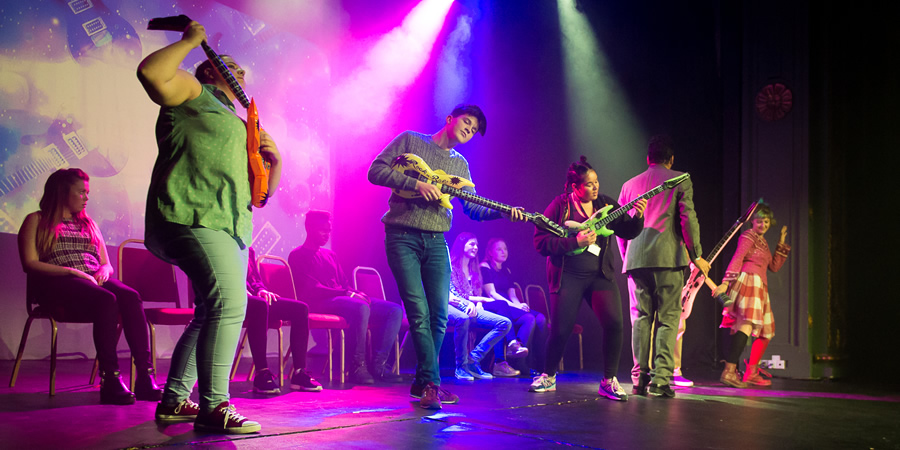 Viva Hypnosis. Copyright: Brian Roberts. Viva Hypnosis. Copyright: Brian Roberts.