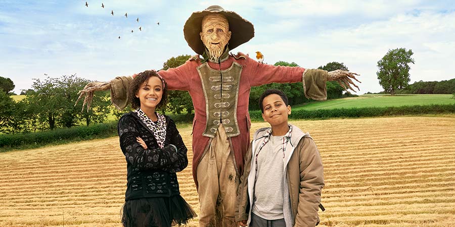 Worzel Gummidge. Image shows from L to R: Susan (India Brown), Worzel (Mackenzie Crook), John (Thierry Wickens). Copyright: Leopard Pictures. Worzel Gummidge. Image shows from L to R: Susan (India Brown), Worzel (Mackenzie Crook), John (Thierry Wickens). Copyright: Leopard Pictures.