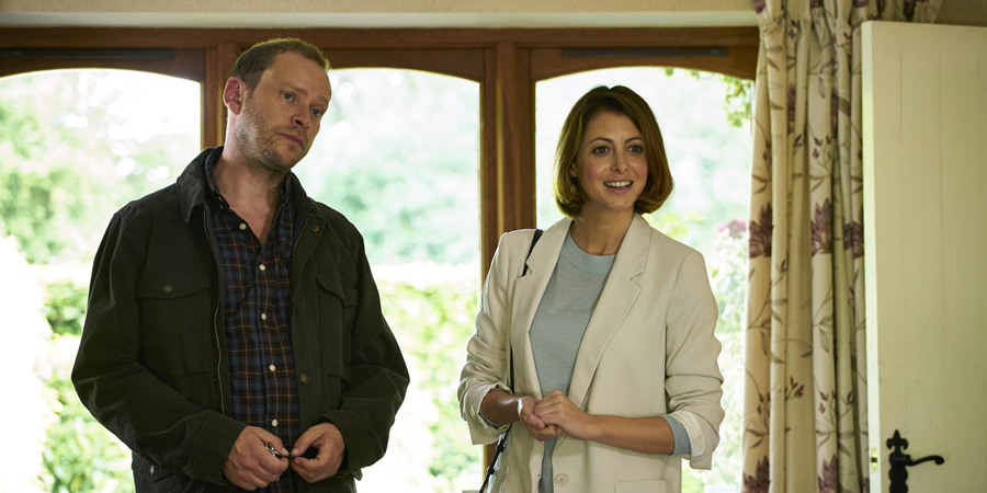 Back. Image shows from L to R: Andrew (Robert Webb), Juliet (Julie Dray). Back. Image shows from L to R: Andrew (Robert Webb), Juliet (Julie Dray).