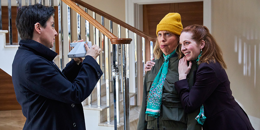 Hitmen. Image shows from L to R: Fran (Sue Perkins), Jamie (Mel Giedroyc), Kat (Katherine Parkinson). Copyright: Tiger Aspect Productions. Hitmen. Image shows from L to R: Fran (Sue Perkins), Jamie (Mel Giedroyc), Kat (Katherine Parkinson). Copyright: Tiger Aspect Productions.