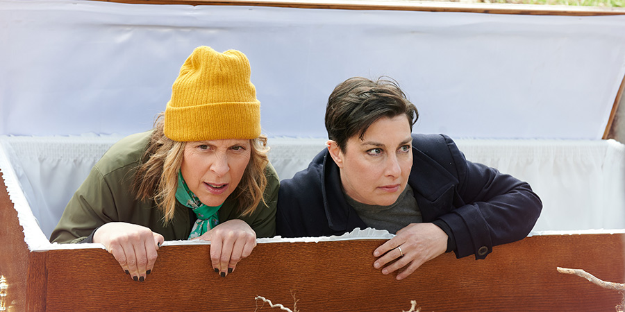 Hitmen. Image shows from L to R: Jamie (Mel Giedroyc), Fran (Sue Perkins). Copyright: Tiger Aspect Productions. Hitmen. Image shows from L to R: Jamie (Mel Giedroyc), Fran (Sue Perkins). Copyright: Tiger Aspect Productions.