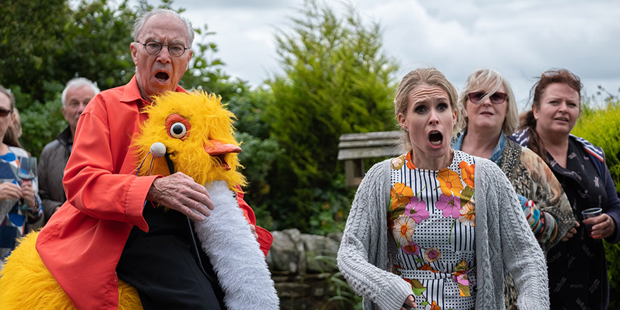Meet The Richardsons. Image shows from L to R: Bernie Clifton, Lucy (Lucy Beaumont), Unknown, Unknown. Meet The Richardsons. Image shows from L to R: Bernie Clifton, Lucy (Lucy Beaumont), Unknown, Unknown.