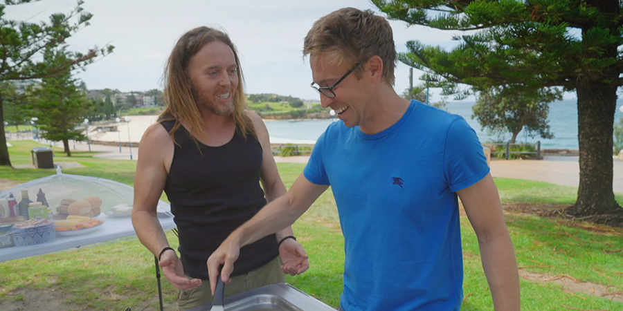 Russell Howard Stands Up To The World. Image shows from L to R: Tim Minchin, Russell Howard. Copyright: Avalon Television. Russell Howard Stands Up To The World. Image shows from L to R: Tim Minchin, Russell Howard. Copyright: Avalon Television.
