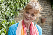 Outnumbered. Auntie Angela (Samantha Bond). Copyright: Hat Trick Productions. Outnumbered. Auntie Angela (Samantha Bond). Copyright: Hat Trick Productions.