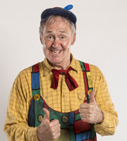 Cockroaches. Stevie (Nigel Planer). Copyright: Big Talk Productions. Cockroaches. Stevie (Nigel Planer). Copyright: Big Talk Productions.