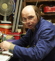 Derek. Dougie (Karl Pilkington). Copyright: Derek Productions. Derek. Dougie (Karl Pilkington). Copyright: Derek Productions.