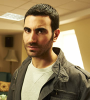 Derek. Tom (Brett Goldstein). Copyright: Derek Productions. Derek. Tom (Brett Goldstein). Copyright: Derek Productions.
