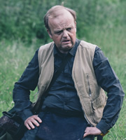 Detectorists. Lance Stater (Toby Jones). Copyright: Channel X / Lola Entertainment. Detectorists. Lance Stater (Toby Jones). Copyright: Channel X / Lola Entertainment.
