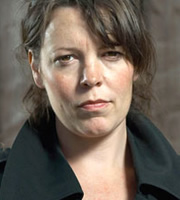 Dirk Gently's Holistic Detective Agency. Janice Pearce (Olivia Colman). Copyright: Above The Title Productions. Dirk Gently's Holistic Detective Agency. Janice Pearce (Olivia Colman). Copyright: Above The Title Productions.