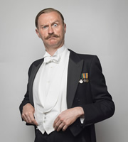 Mapp & Lucia. Major Benjamin 'Benjy' Flint (Mark Gatiss). Copyright: BBC. Mapp & Lucia. Major Benjamin 'Benjy' Flint (Mark Gatiss). Copyright: BBC.