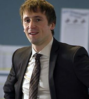 The Wrong Mans. Noel (Tom Basden). Copyright: BBC / Hulu. The Wrong Mans. Noel (Tom Basden). Copyright: BBC / Hulu.