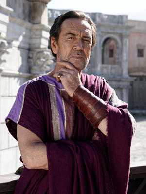 Plebs. Crassus (Robert Lindsay). Copyright: RISE Films. Plebs. Crassus (Robert Lindsay). Copyright: RISE Films.