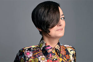 Zoe Lyons. Zoe Lyons.