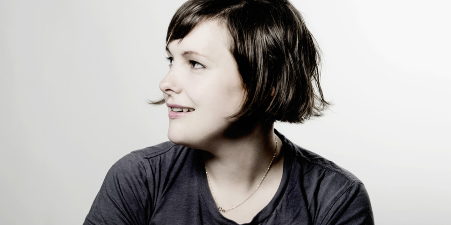 Josie Long. Copyright: Idil Sukan. Josie Long. Copyright: Idil Sukan.