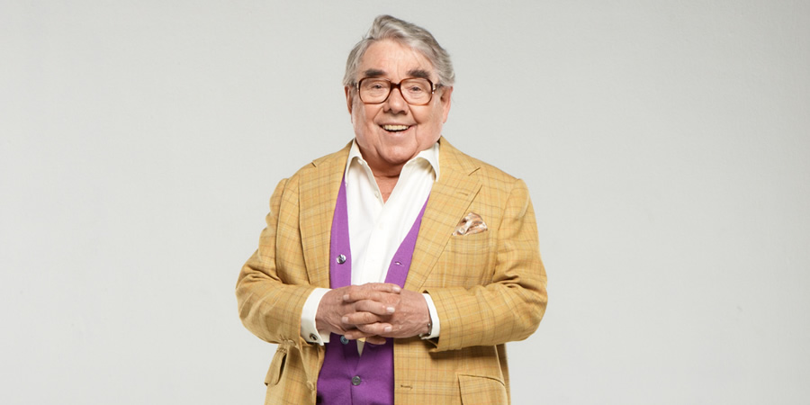 Ronnie Corbett. Ronnie Corbett.